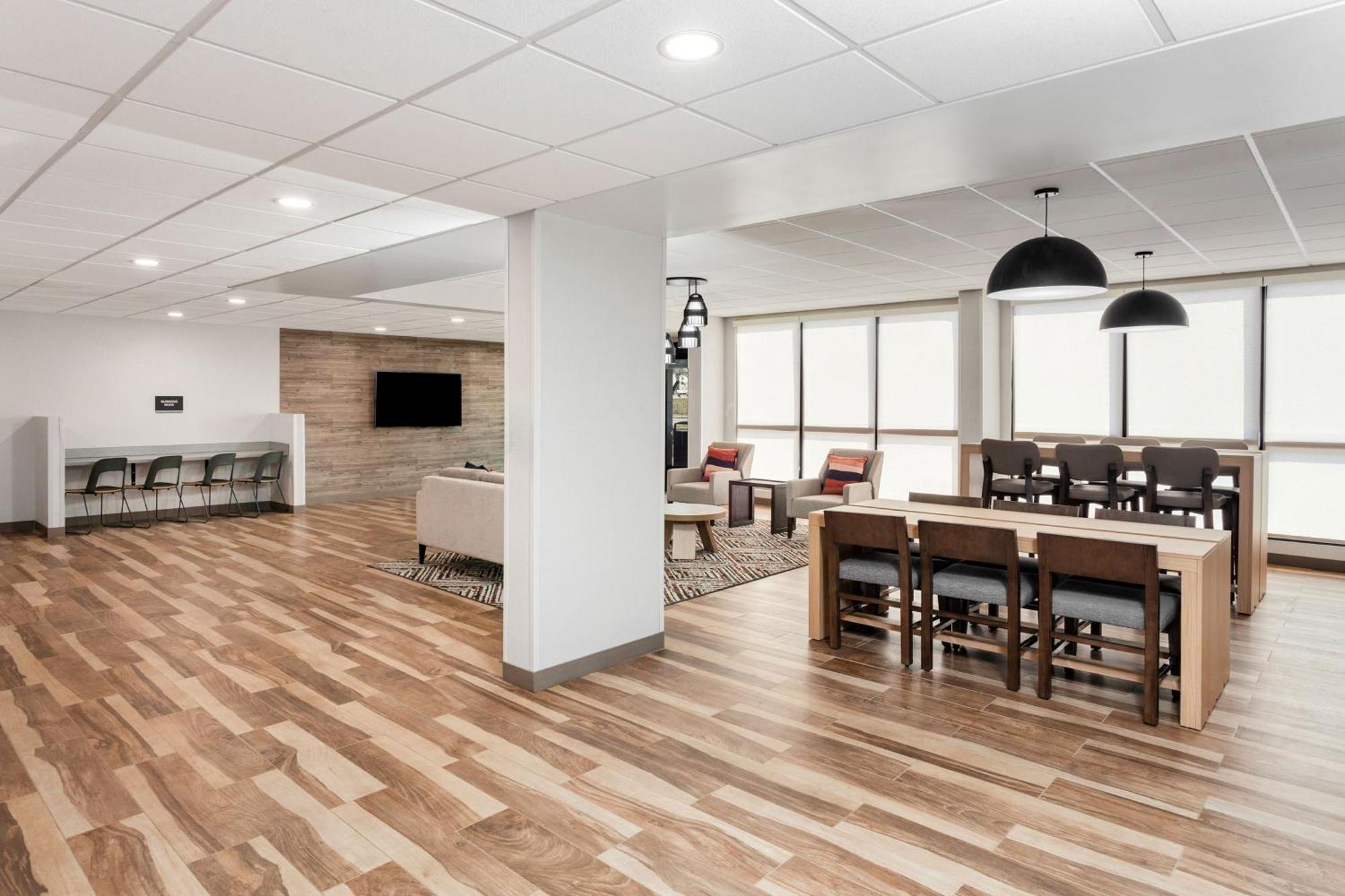 Candlewood Suites Columbus North, An Ihg Hotel Экстерьер фото
