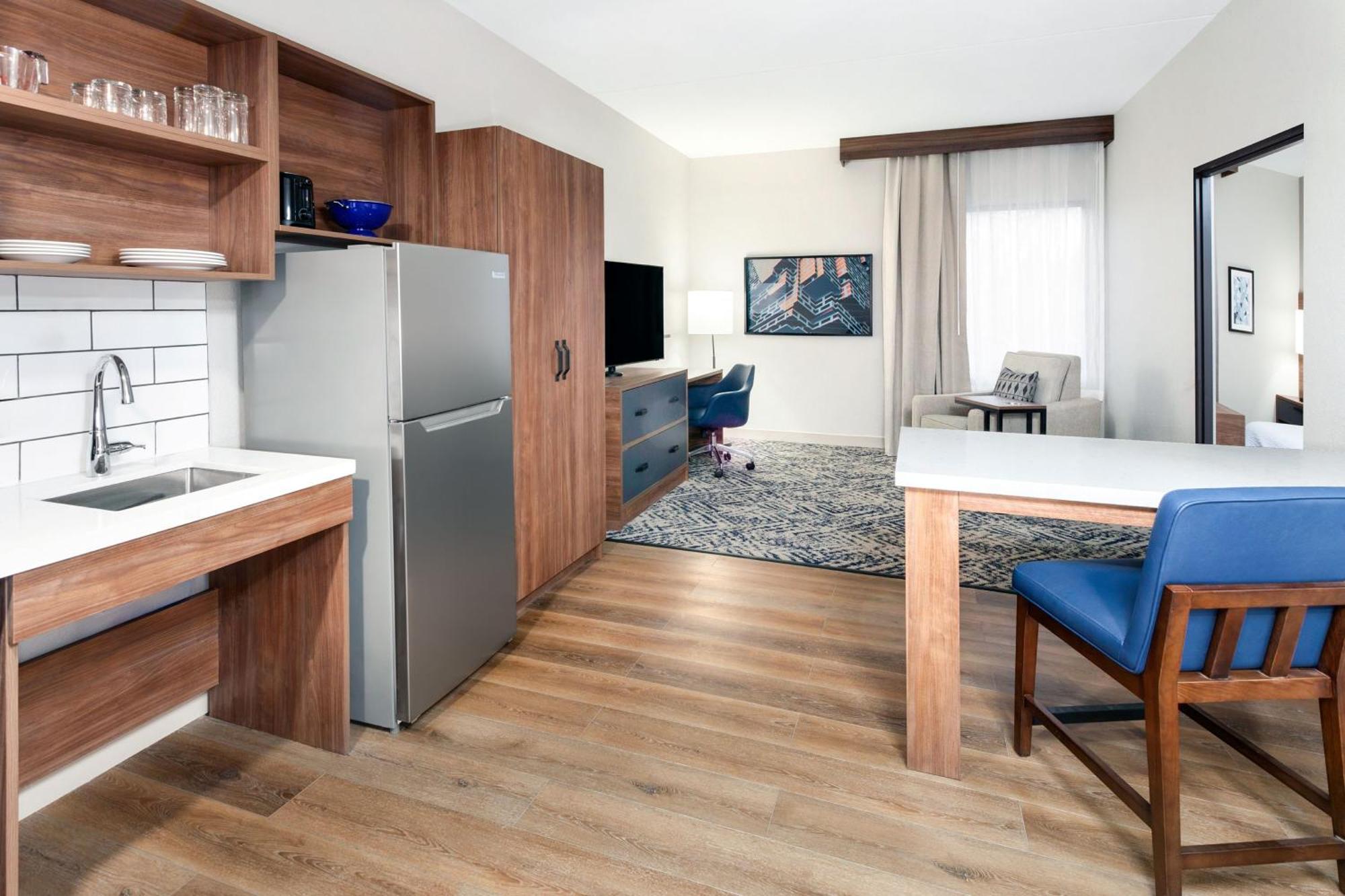Candlewood Suites Columbus North, An Ihg Hotel Экстерьер фото