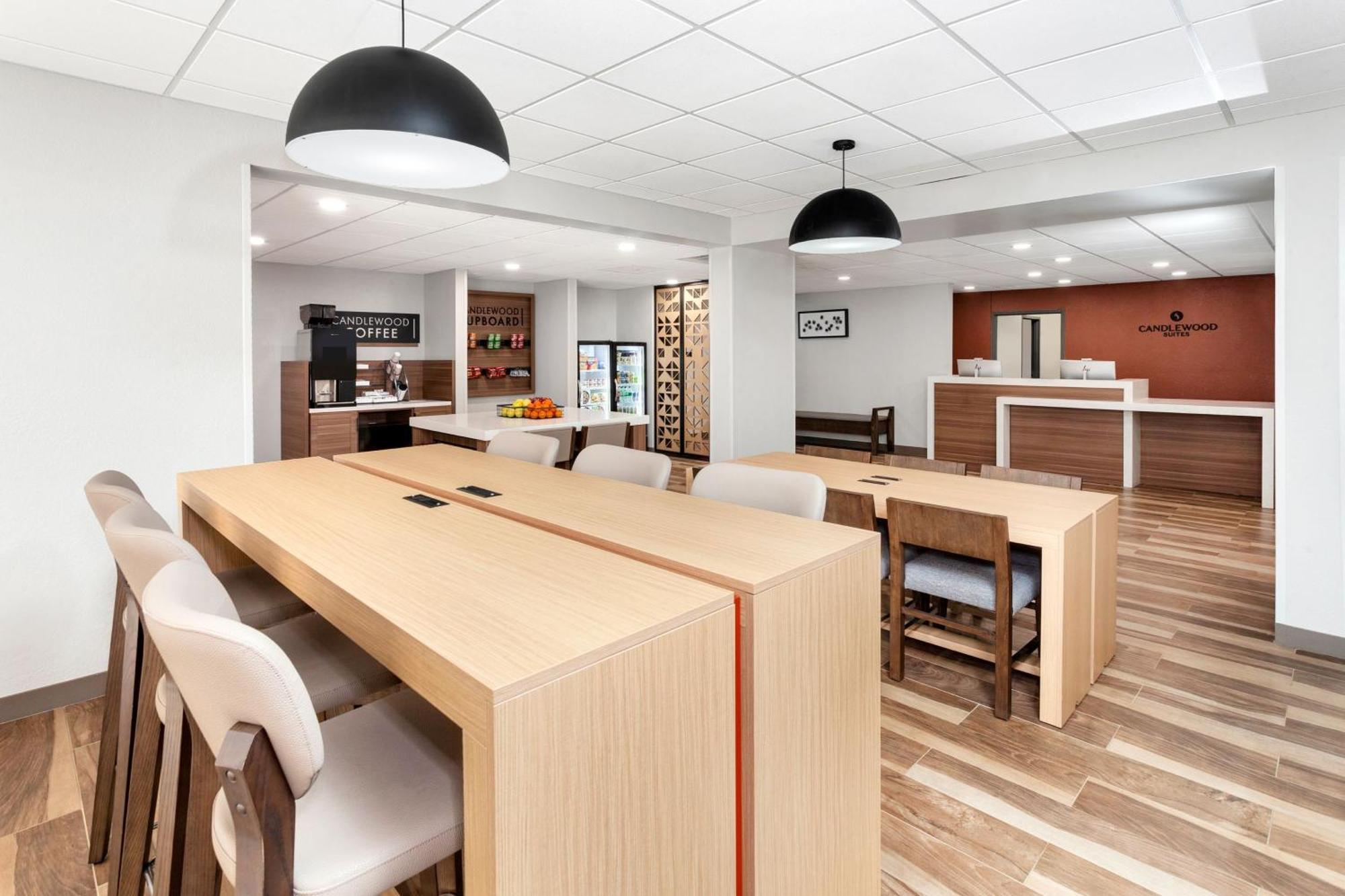 Candlewood Suites Columbus North, An Ihg Hotel Экстерьер фото