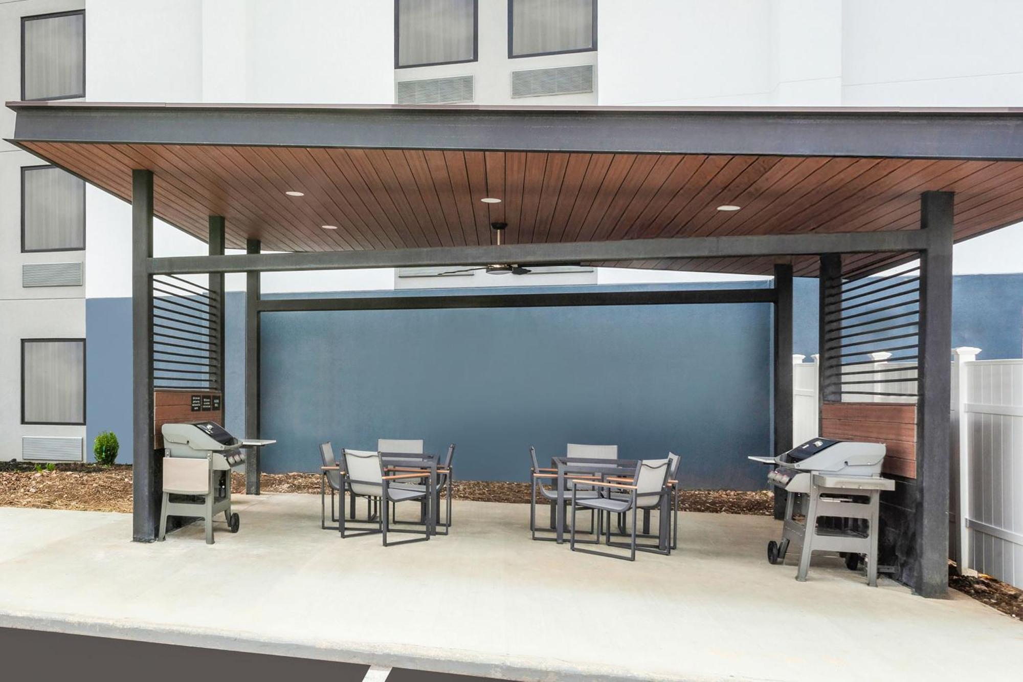 Candlewood Suites Columbus North, An Ihg Hotel Экстерьер фото