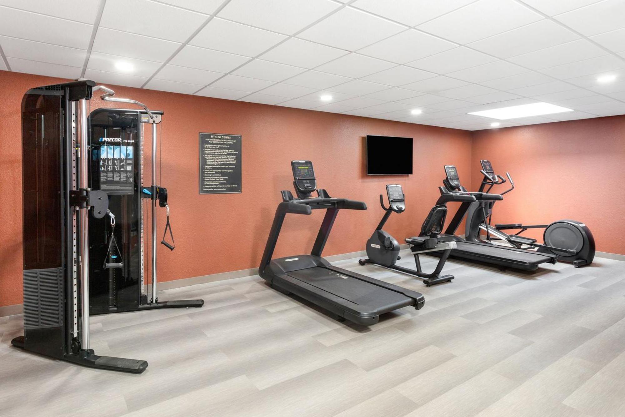 Candlewood Suites Columbus North, An Ihg Hotel Экстерьер фото