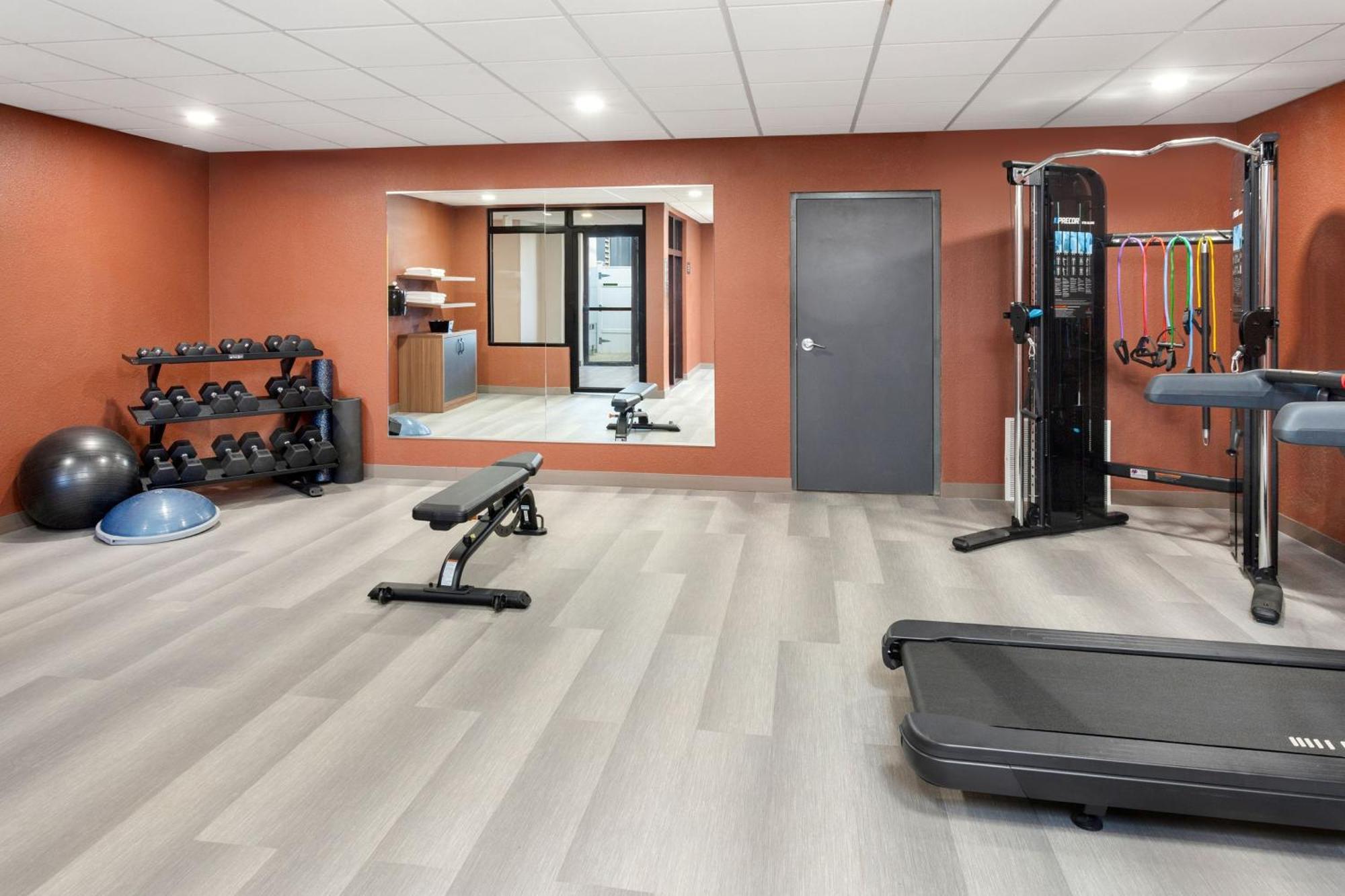 Candlewood Suites Columbus North, An Ihg Hotel Экстерьер фото