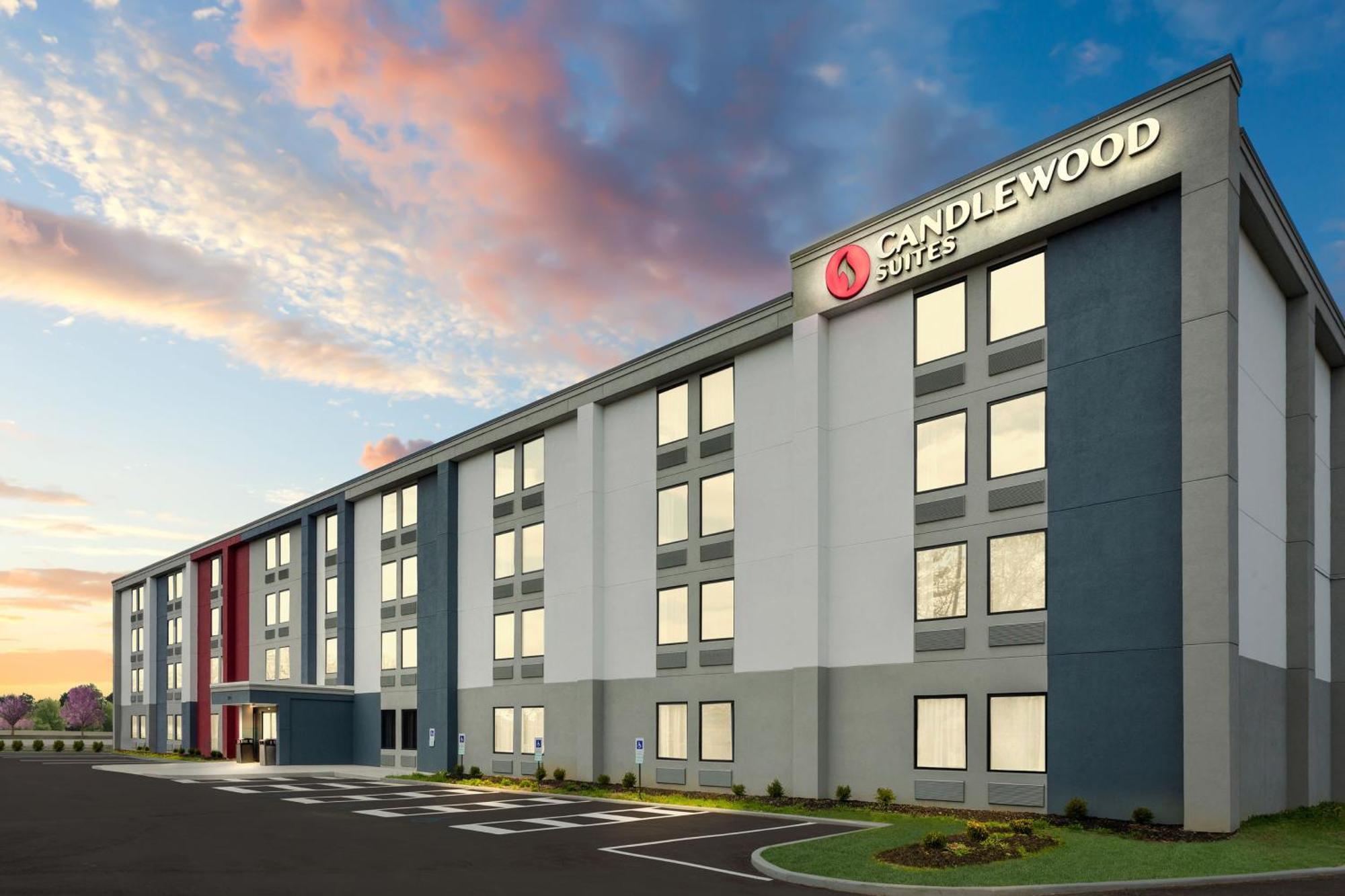 Candlewood Suites Columbus North, An Ihg Hotel Экстерьер фото